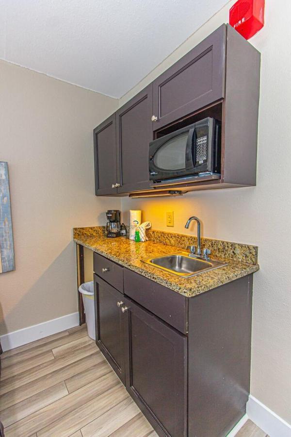 Landmark Resort King Suite Unit 710 Beautifully Updated Sleeps 4 Мертл-Біч Екстер'єр фото